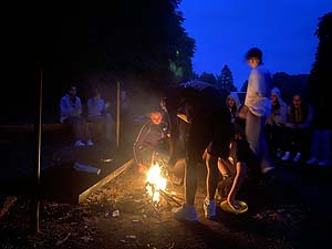 Am Lagerfeuer